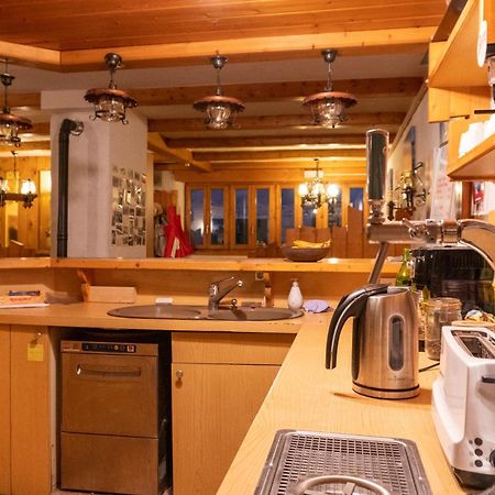 Хостел Petit Velan - Coworking & Coliving Бург-Сент-Пьєр Екстер'єр фото