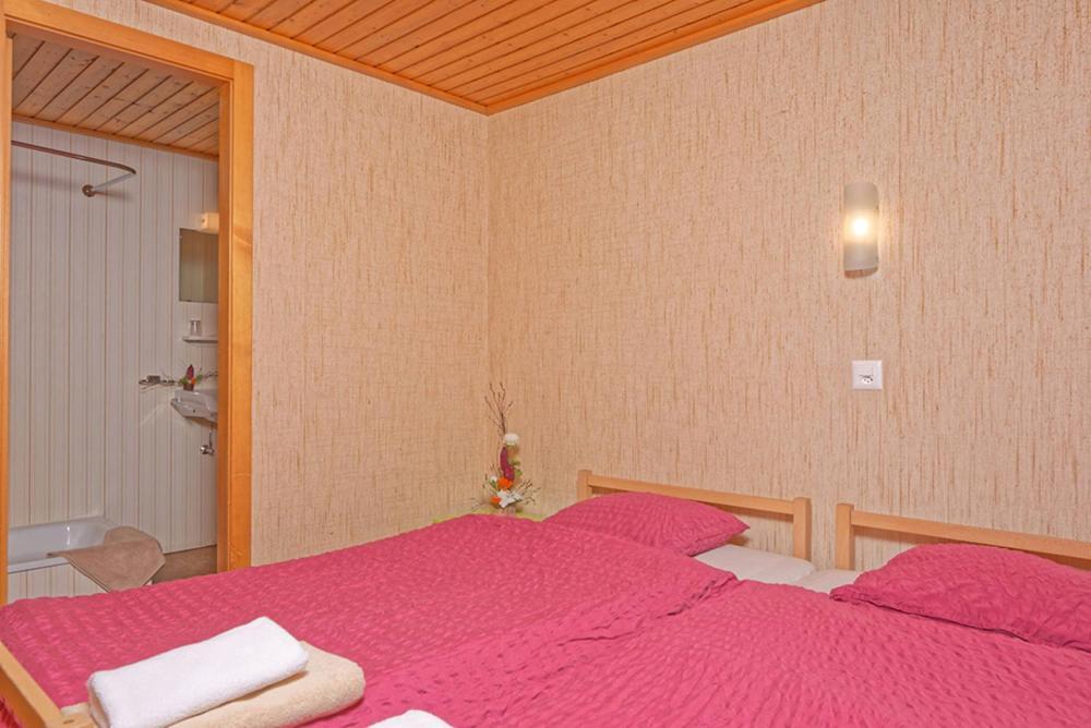Хостел Petit Velan - Coworking & Coliving Бург-Сент-Пьєр Екстер'єр фото
