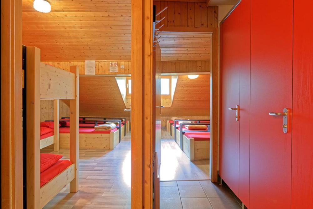 Хостел Petit Velan - Coworking & Coliving Бург-Сент-Пьєр Екстер'єр фото