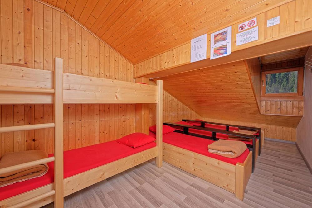 Хостел Petit Velan - Coworking & Coliving Бург-Сент-Пьєр Екстер'єр фото