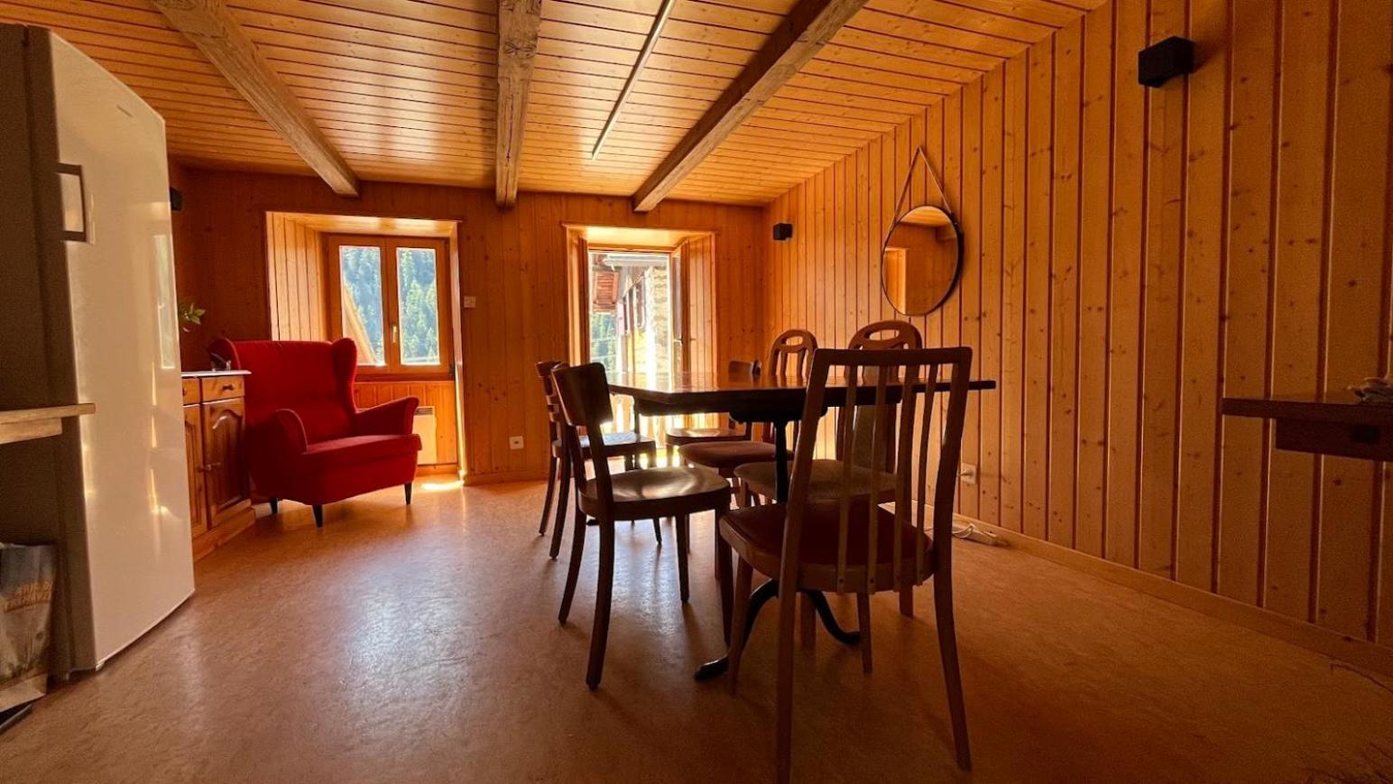 Хостел Petit Velan - Coworking & Coliving Бург-Сент-Пьєр Екстер'єр фото