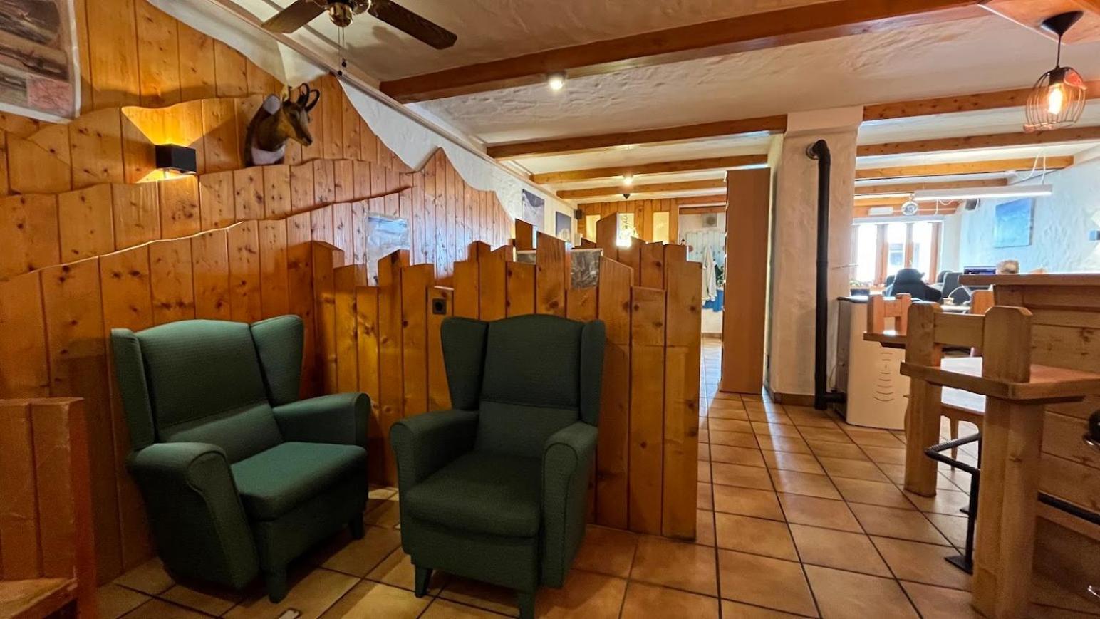 Хостел Petit Velan - Coworking & Coliving Бург-Сент-Пьєр Екстер'єр фото