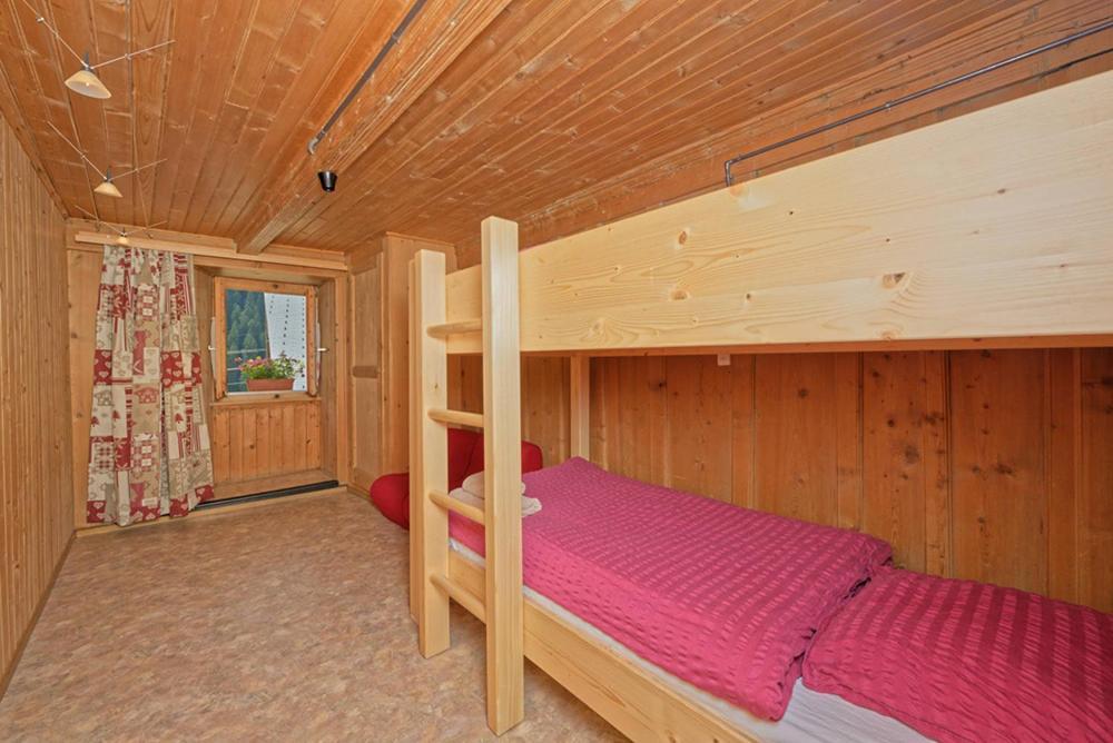 Хостел Petit Velan - Coworking & Coliving Бург-Сент-Пьєр Екстер'єр фото